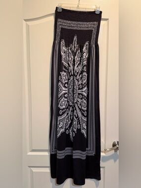 VENUS Swim Cover Up
Size Medium